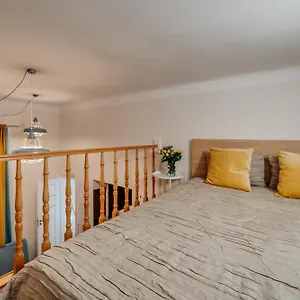  Apartment Alpari